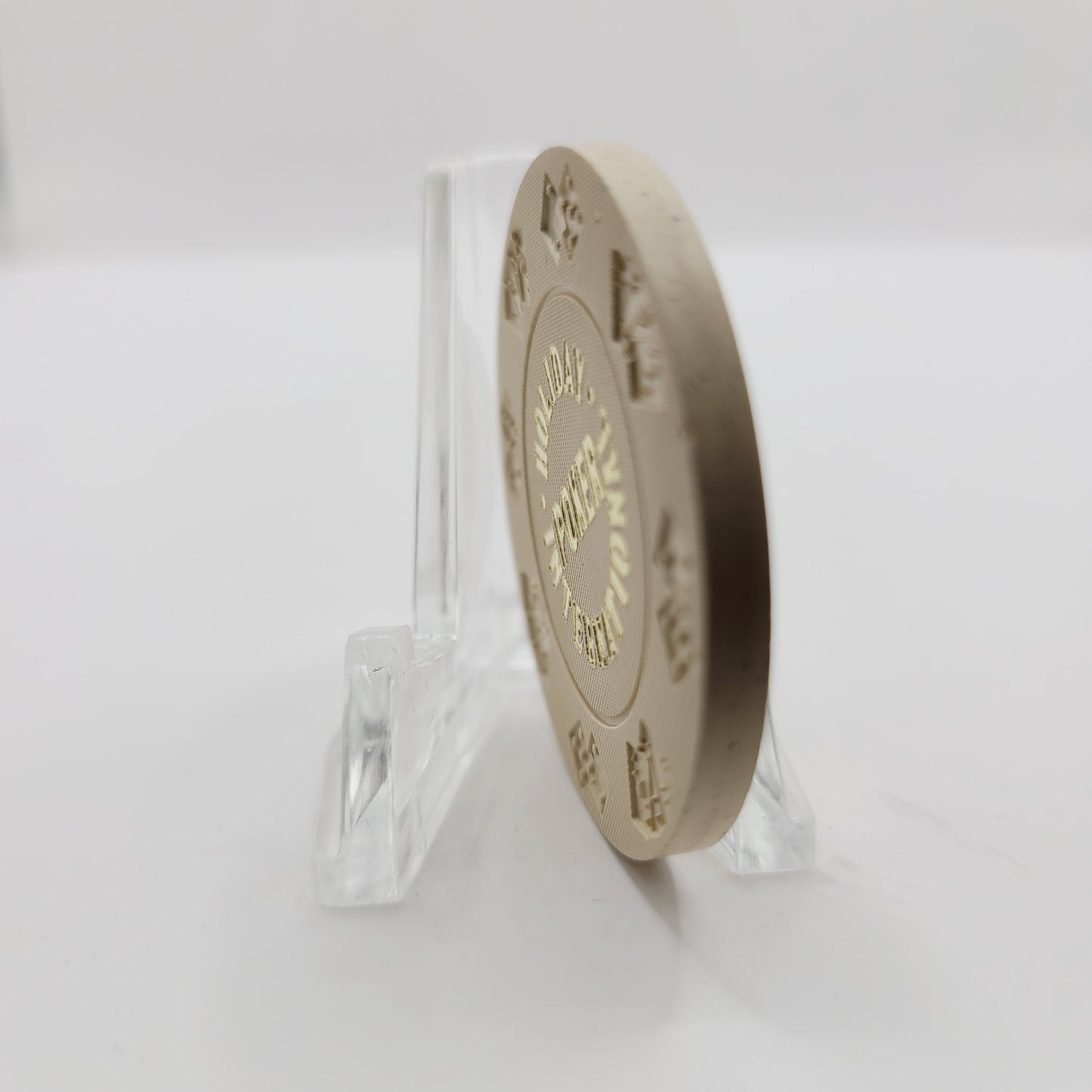 Holiday International Hotel Casino Beige 1977 POKER Casino Chip N8588