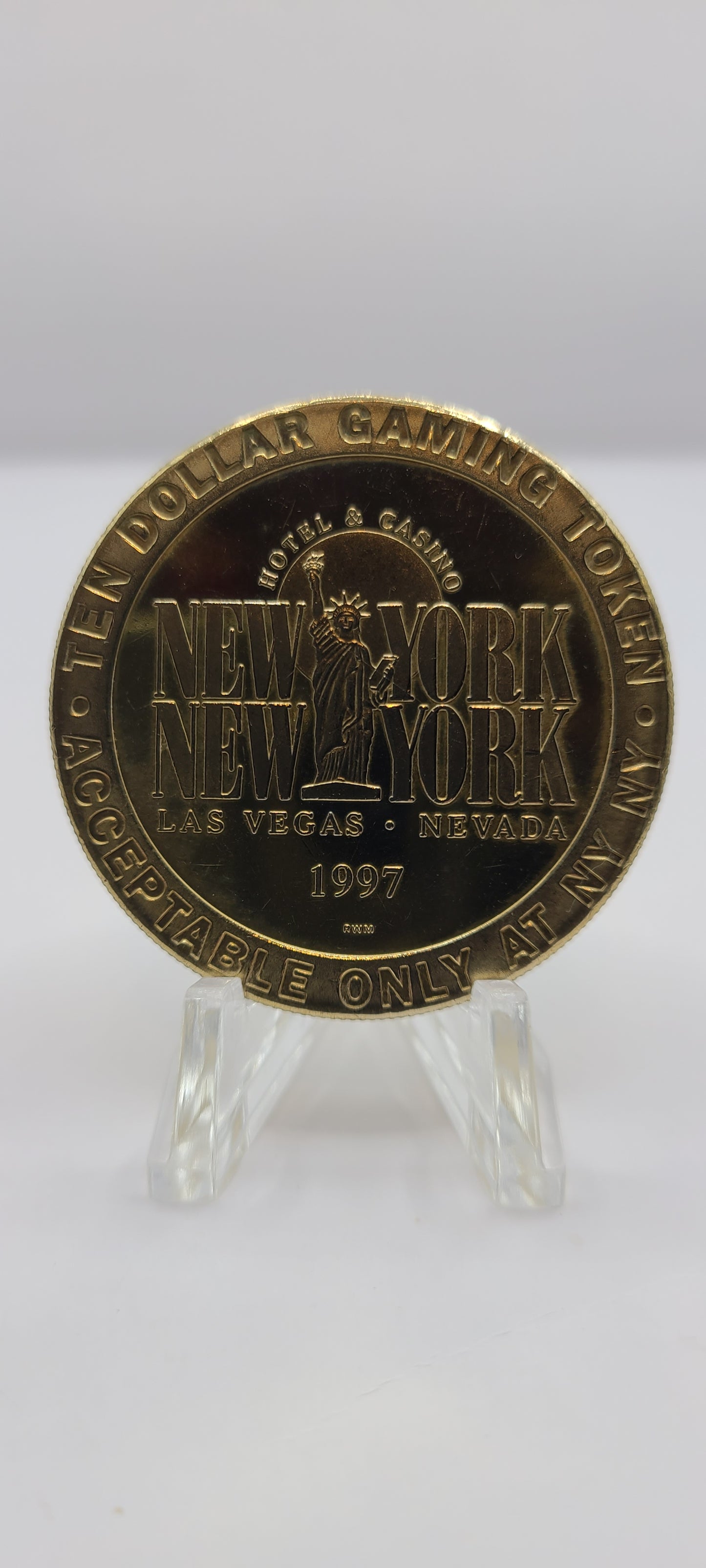 New York New York Hotel "Brooklyn Bridge " Casino Las Vegas NV 1997 $10 Gaming Token