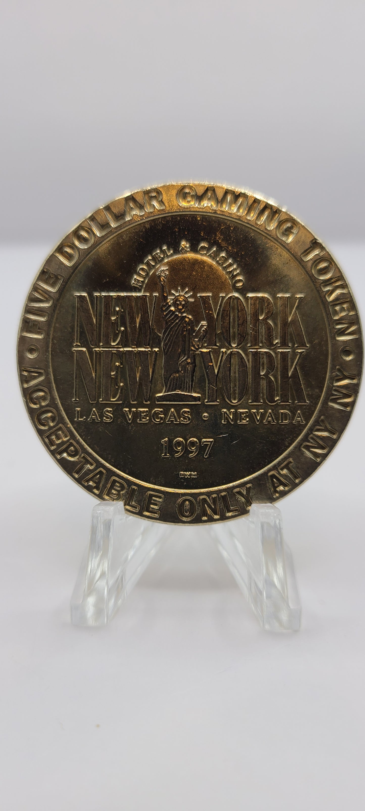 New York New York Hotel Casino Las Vegas NV "Statue of Liberty "1997 $5 Gaming Token