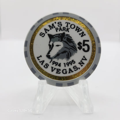 Sam's Town Hotel Casino Las Vegas Nevada 1995 $5 Casino Chip N0518 "Black Wolf Park 1994-1995"