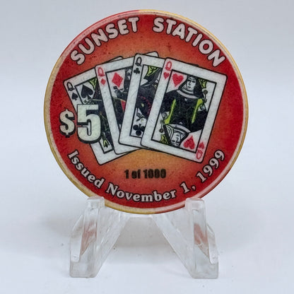 Sunset Station Henderson Nevada 1999 'Queens' Series 2 LE $5 Casino Chip V3490