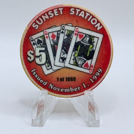 Sunset Station Henderson Nevada 1999 'Queens' Series 2 LE $5 Casino Chip V3490