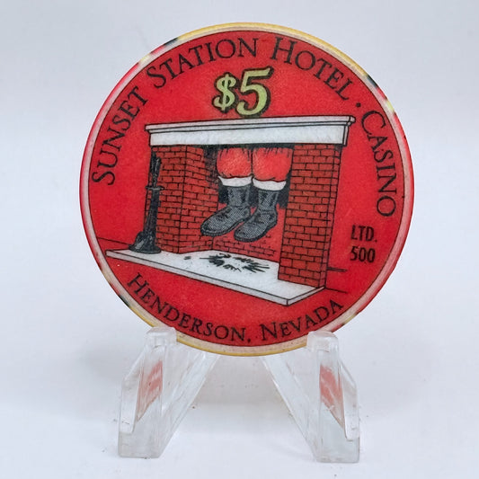 Sunset Station Henderson Nevada 2002 'Christmas' LE $5 Casino Chip E2718