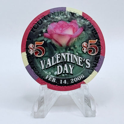 Four Queens Las Vegas Nevada 2006 'Valentine's Day' LE $5 Casino Chip E5155