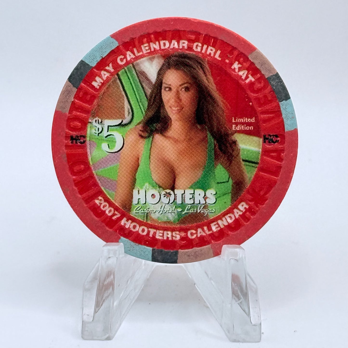 Hooters Casino Hotel Las Vegas Nevada 2007 'May Calendar Girl - Kat' Series 5 LE $5 Casino Chip E5896