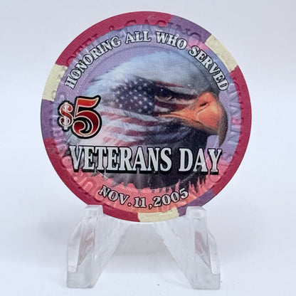 Four Queens Las Vegas Nevada 2005 'Veteran's Day' LE $5 Casino Chip E4906