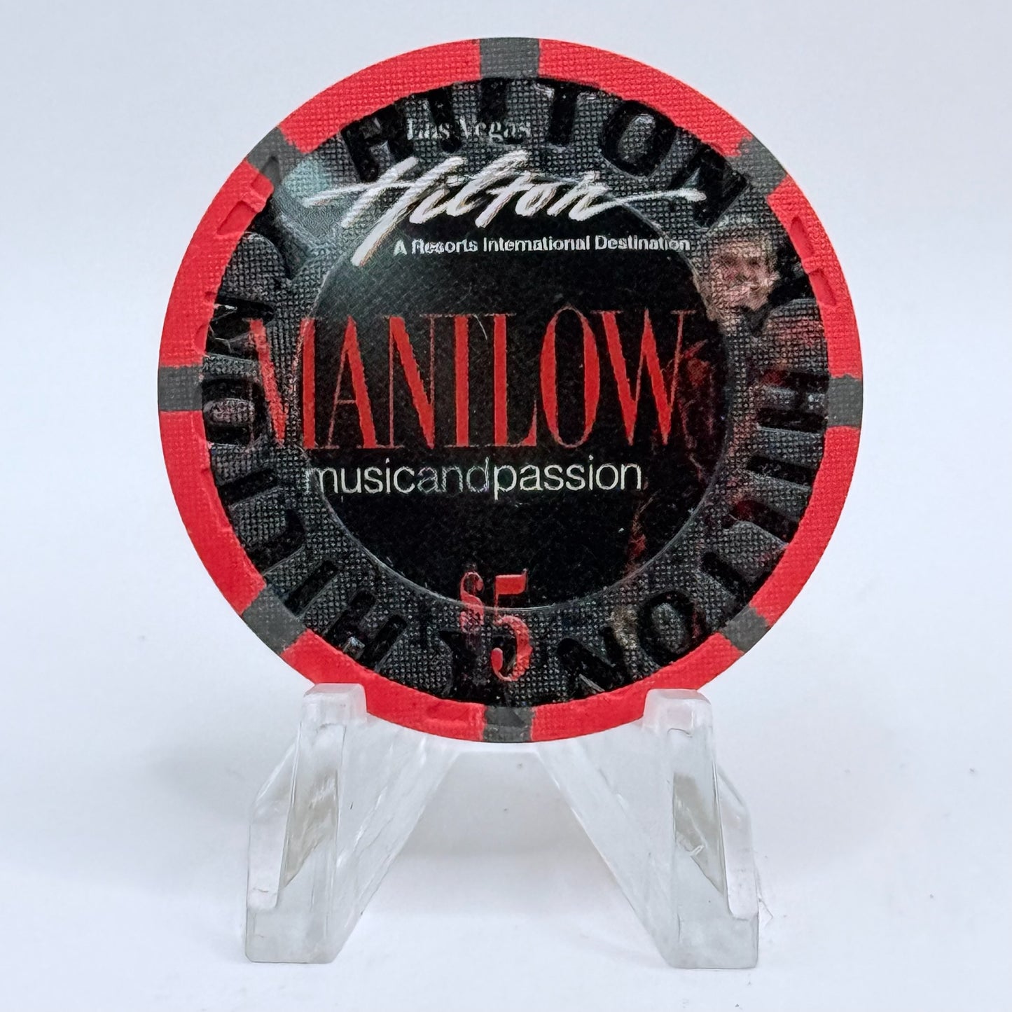 Las Vegas Hilton Las Vegas Nevada 2005 'Barry Manilow Yellow Coat' LE $5 Casino Chip E4787
