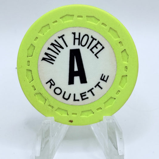 Mint Las Vegas Nevada 1973 Series 301 Roulette Yellow Casino Chip N1920