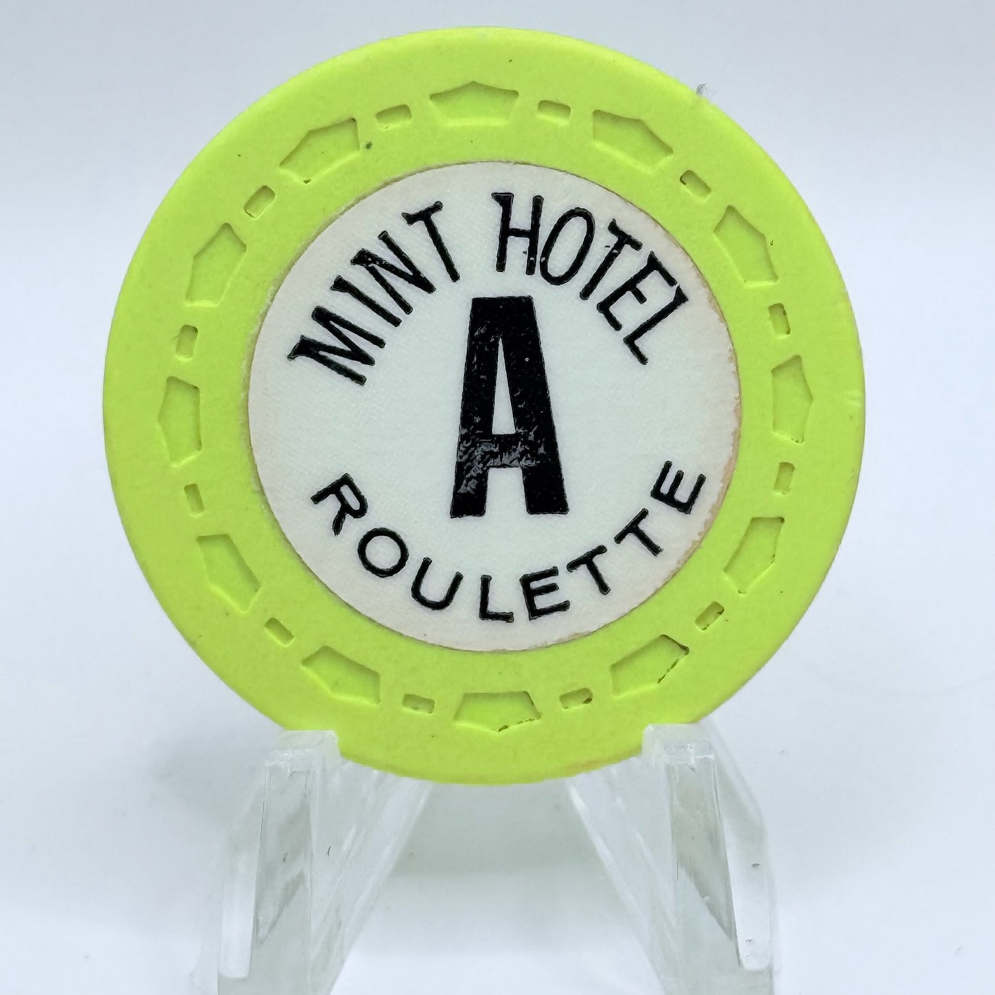 Mint Las Vegas Nevada 1973 Series 301 Roulette Yellow Casino Chip N1920