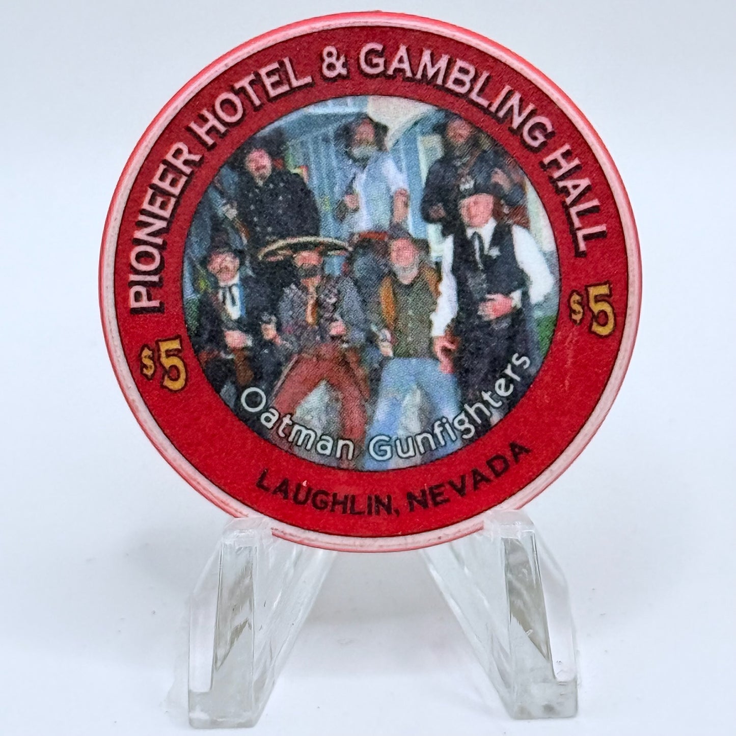 Pioneer Hotel & Gaming Hall Laughlin Nevada 2000 'Oatman Gunfighters' LE $5 Casino Chip V5274