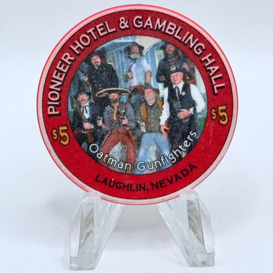 Pioneer Hotel & Gaming Hall Laughlin Nevada 2000 'Oatman Gunfighters' LE $5 Casino Chip V5274