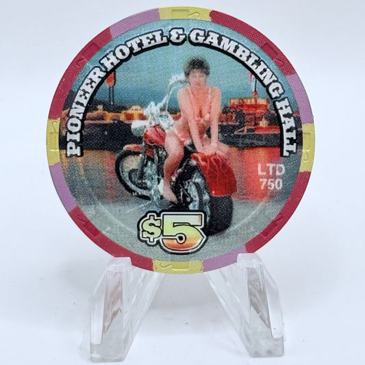 Pioneer Hotel & Gaming Hall Laughlin Nevada 2001 'River Run' LE $5 Casino Chip V7404