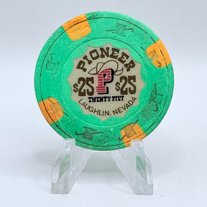 Pioneer Hotel & Gaming Hall Laughlin Nevada 1983 $25 Casino Chip N2394