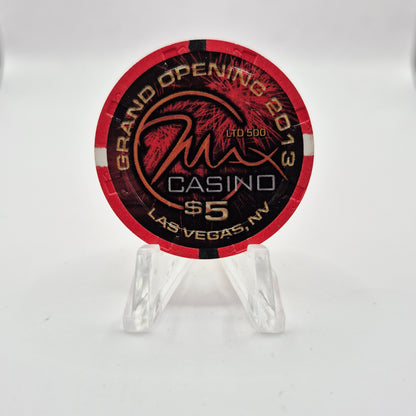 Max Hotel Casino Las Vegas Nevada 2013 'Grand Opening' $5 Casino chip D1319