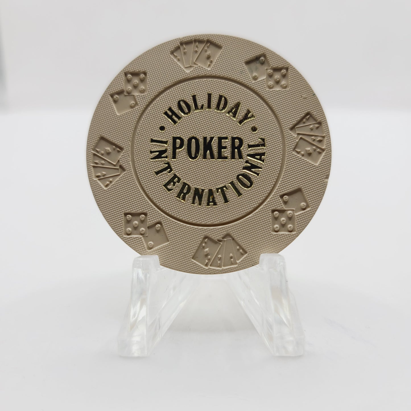 Holiday International Hotel Casino Beige 1977 POKER Casino Chip N8588
