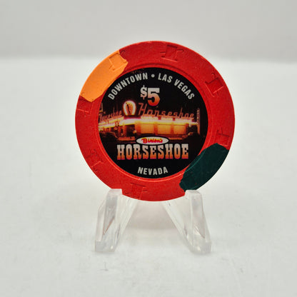 Binions Horseshoe Hotel Casino Las Vegas Nevada 2004 '1950s Hotel' $5 Casino Chip E3137 *Circulated